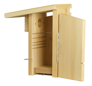 bluebird nest box with interior grooves and ventilation